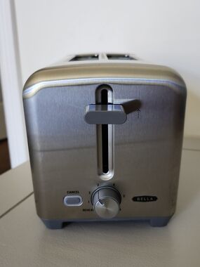 Stainless Steel Bella 2-Slice Toaster – 6 Shade Settings – Bagel Function –Works